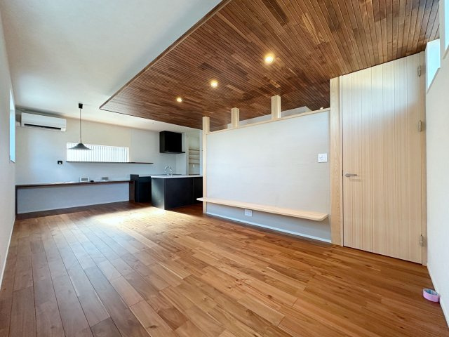 安佐南区上安1丁目No.Cの居間・リビング|17帖の広々としたリビング☆
完成済のため365日ご案内可能♪
「今日見たい」にも対応します！