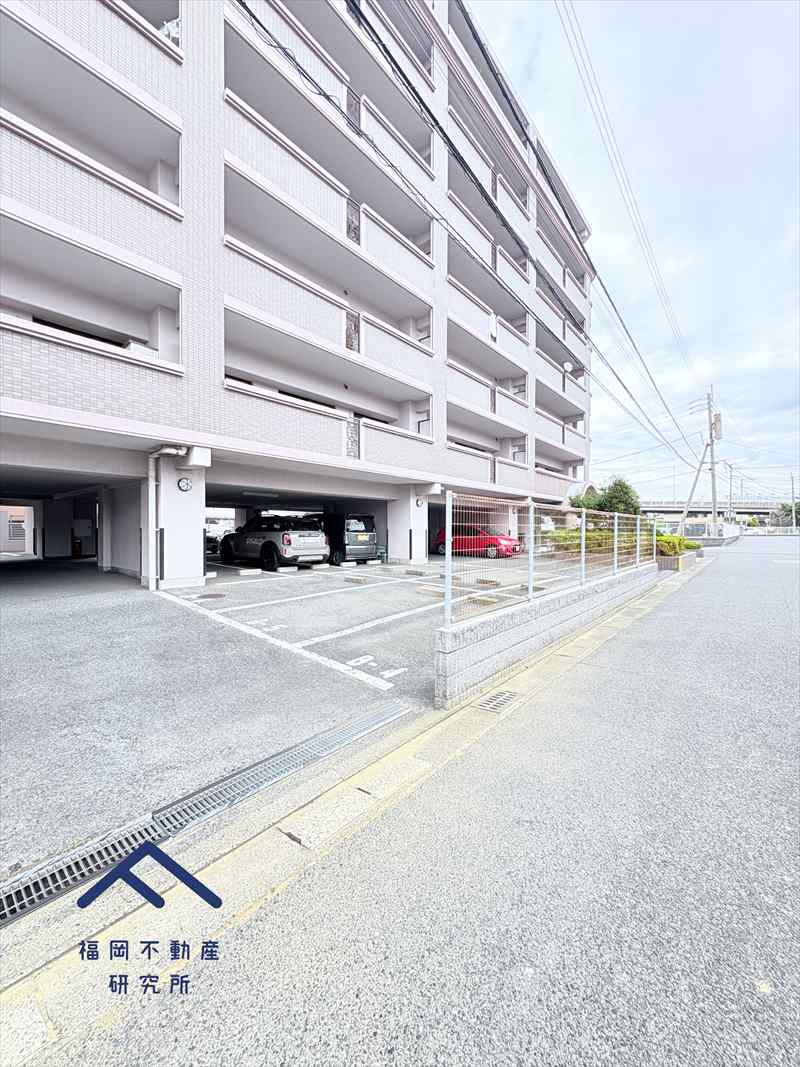 エバーライフ新宮の駐車場