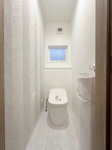 安佐南区上安7丁目 No.10のトイレ|1階ウォシュレットトイレ☆
各階にウォシュレットトイレがついています♪