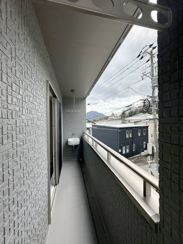 安佐南区上安7丁目 No.10のバルコニー|たくさん干せるワイドバルコニー☆
スロップシンクがついているためお掃除も簡単です♪