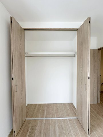 安佐南区上安7丁目 No.10の収納|全居室収納☆
5.2帖洋室のクローゼットです♪