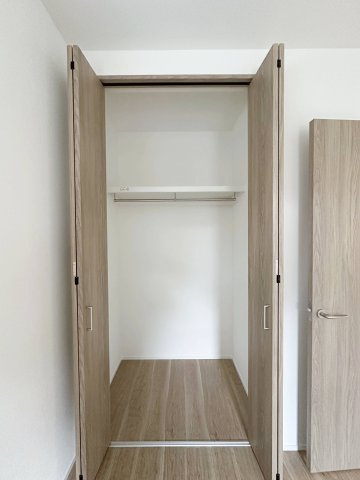 安佐南区上安7丁目 No.10の収納|全居室収納☆
5帖洋室のクローゼットです♪