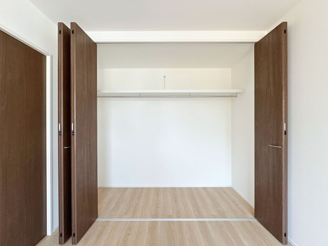 安佐南区長楽寺1丁目 No.3の収納|全居室収納☆
6帖洋室側のクローゼットです♪