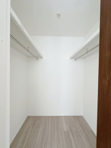 安佐南区長楽寺1丁目 No.4の収納|全居室収納☆
7.5帖の主寝室のウォークインクローゼットです♪