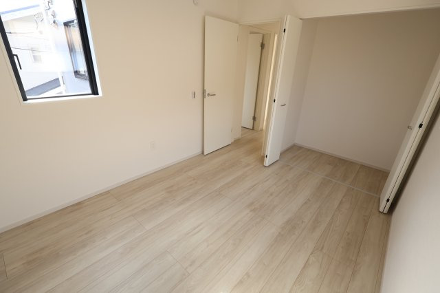 《仲介手数料無料》桜区栄和２丁目9-6(全1戸)新築一戸建てケイアイクラフトピットの洋室|撮影日 2025年11月20日 10:15 晴れ