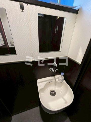 天満橋岡本ビルの洗面所