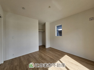 【洋室】 | リナージュ那須塩原市下永田5丁目24-1期　12号棟 | 洋室はお手入れのしやすいフローリング仕様です。普段はフロアモップなどを使って、簡単にお掃除していただけます◎