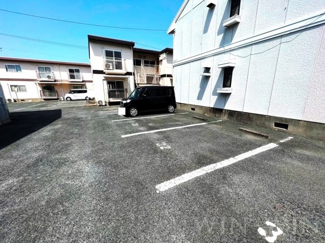 塩田ハイツ Gの駐車場