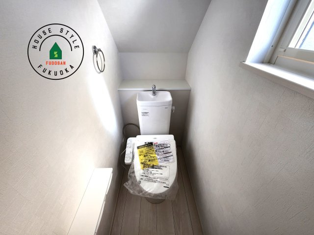 福岡市西区小戸3丁目第1-3棟（3号棟）　の内観：施工例|温水洗浄便座を完備しております。2ヶ所にトイレがあるのは朝の慌ただしい時間も安心です。