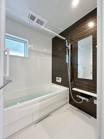 西区田方２丁目No.2の浴室|浴室乾燥機気付き1坪タイプの浴室☆
ユニットバスは、気密性にも優れています。そのため、冬場でもお湯が冷めにくく、暖かい空間を維持することができます。