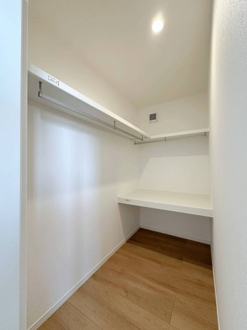 西区田方２丁目No.2の収納|全居室収納☆
8.3帖の主寝室はたくさん収納できるウォークインクローゼットです♪