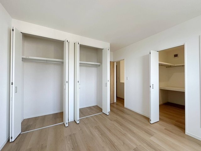 西区田方２丁目No.2の収納|主寝室にはさらに2つのクローゼットがあります♪