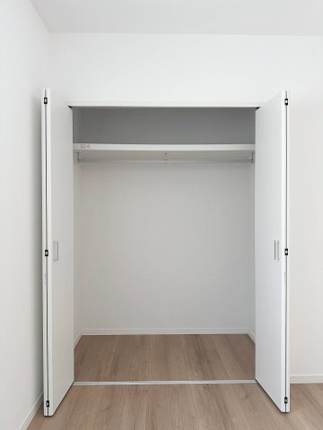 西区田方２丁目No.2の収納|全居室収納☆
5.3帖洋室のクローゼットです♪