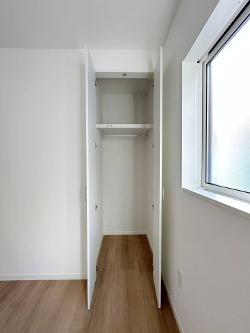 西区田方２丁目No.2の収納|全居室収納☆
5.3帖洋室のクローゼットです♪