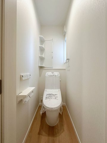 西区田方２丁目No.2のトイレ|1階ウォシュレットトイレ☆
各階にトイレが設けられています。