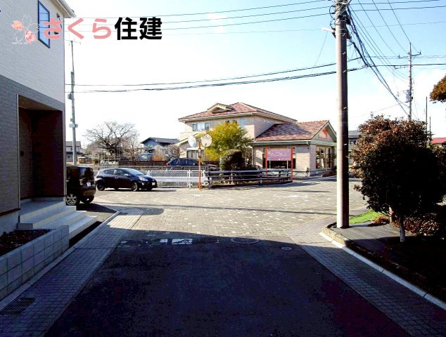 クレイドルガーデン中岡本町第10　１号棟の前面道路含む現地写真|閑静な住宅街の一角になります