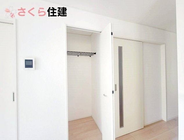 クレイドルガーデン中岡本町第10　１号棟の浴室|同社施工物件の写真です。雨の日や湿気の多い梅雨時期など、洗濯物が乾き難い時期に重宝する浴室換気乾燥機。										
