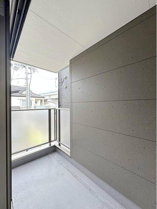 西区観音新町3丁目 No.2のバルコニー|2階バルコニー☆
しっかりと屋根があるため急な雨でも洗濯物の心配がいりません♪