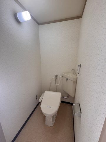 ハイツ長岡京のトイレ|温水洗浄便座付き　