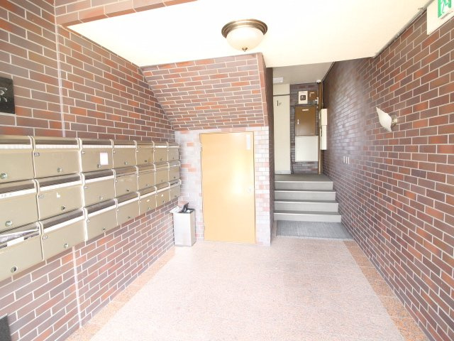 ハイツ長岡京のロビー|落ち着いたロビー