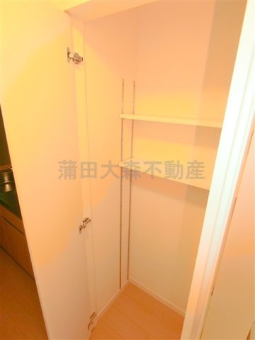 Bicheno(ビジュノの収納|廊下キッチン横の棚収納　パントリーとしても！