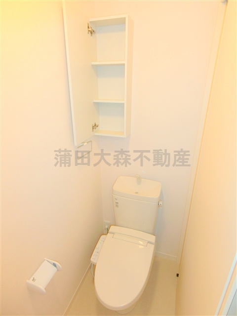 Bicheno(ビジュノのトイレ|棚収納と温水洗浄便座付きのトイレ