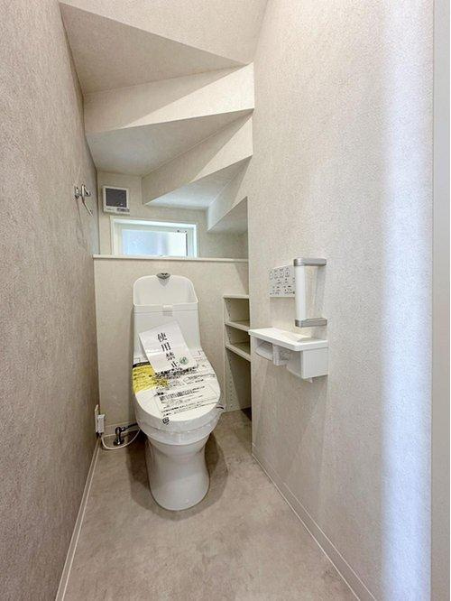 安佐南区八木9丁目のトイレ|1階ウォシュレットトイレ☆
各階にウォシュレットトイレがついています♪
