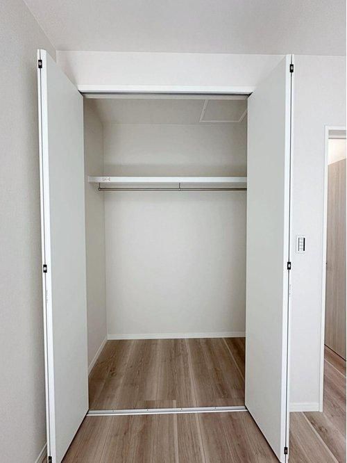 安佐南区八木9丁目の収納|全居室収納☆
6帖の主寝室のクローゼットです♪