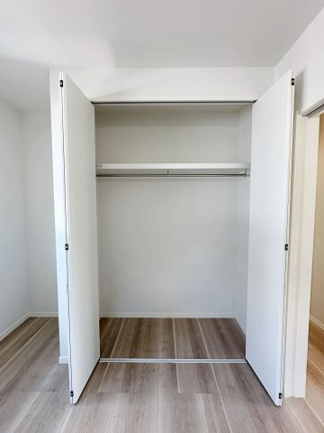 安佐南区八木9丁目の収納|全居室収納☆
5.2帖洋室のクローゼットです♪
