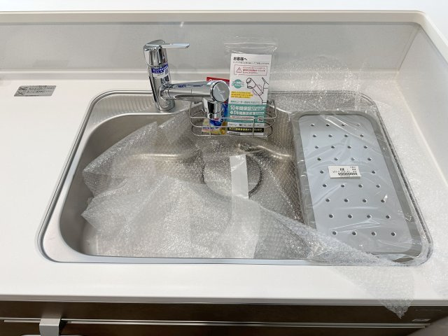 安佐南区八木9丁目のキッチン|浄水機能付きステンレスシンク☆
ステンレスシンクは傷や汚れに強く、お手入れも簡単で使いやすいです♪
さらにワンタッチで浄水に切り替えができる為とても便利です！