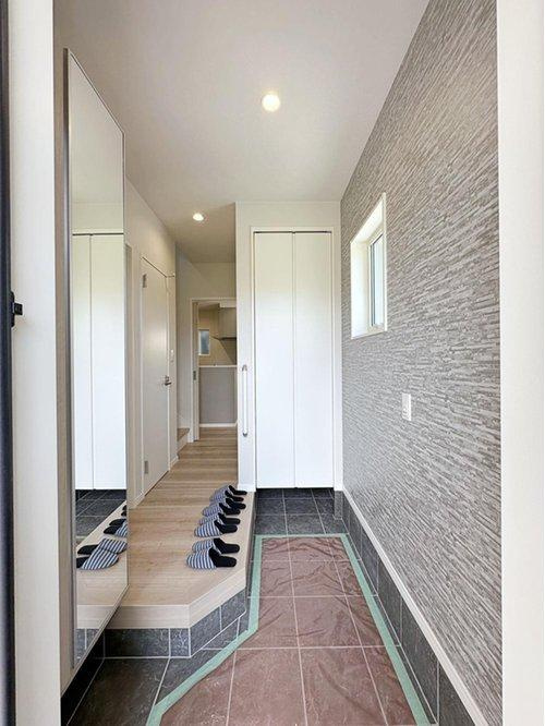 安佐南区八木9丁目の玄関|広くて明るい玄関ホール☆
