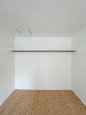 安佐南区安東5丁目の収納|全居室収納☆
7.5帖の主寝室のクローゼットです♪