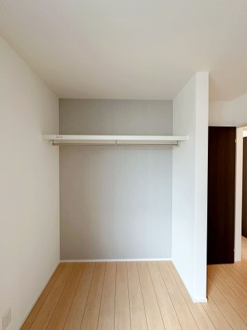 安佐南区安東5丁目の収納|全居室収納☆
7.5帖洋室のクローゼットです♪