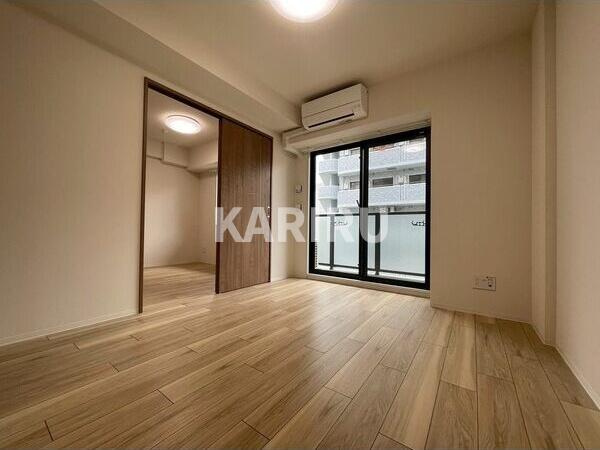 CREST TAPP 新大阪の居間・リビング