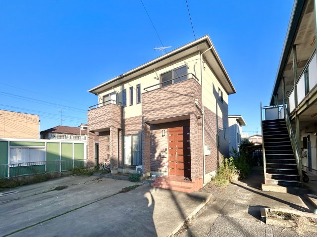 【中古戸建】邑楽郡大泉町西小泉1丁目の外観|■外観｜特徴のある個性的な住まいと美しい街並み、そして住みやすい環境を、ぜひ現地でご覧になりませんか。お気軽にお問合せください(^^)  