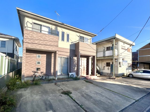 【中古戸建】邑楽郡大泉町西小泉1丁目の外観|■外観｜ここから始まる「日常」はご家族にとってかけがえのない時間となります。少しでも豊かに、快適に。