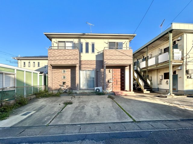 【中古戸建】邑楽郡大泉町西小泉1丁目の外観|■外観｜出窓を多くあしらった表情豊かな外観♪