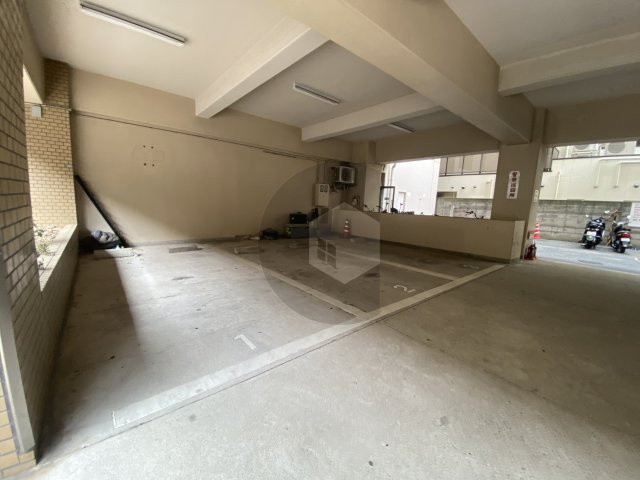 レクシア布施の駐車場