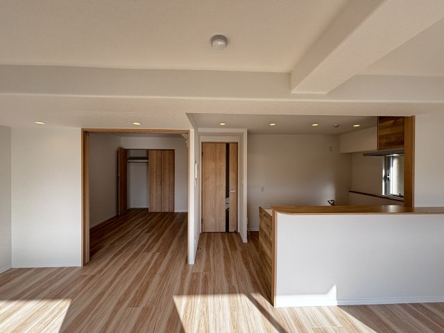 サーパス沼田の居間・リビング