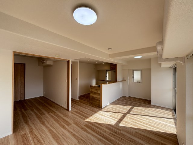 サーパス沼田の居間・リビング