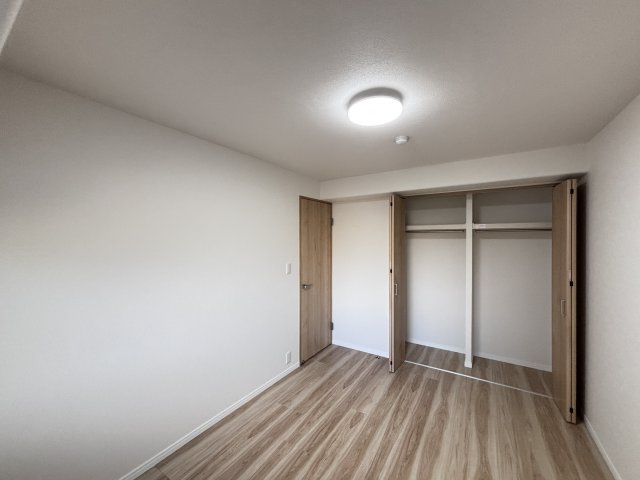 サーパス沼田の洋室