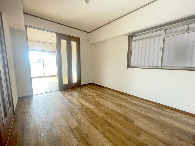 第１星栄ハイツの洋室