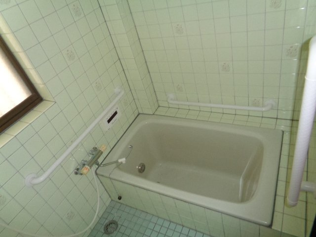 東灘区本庄町1丁目　中古戸建の浴室|ゆったり過ごせるお風呂です