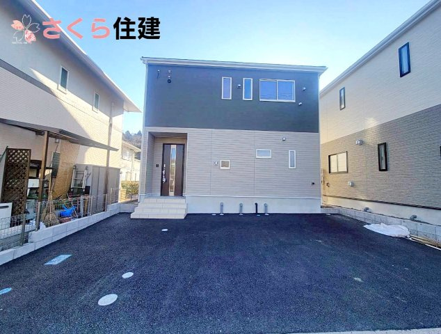 クレイドルガーデン中岡本町第10　2号棟の前面道路含む現地写真|並列で2台駐車が可能です◎