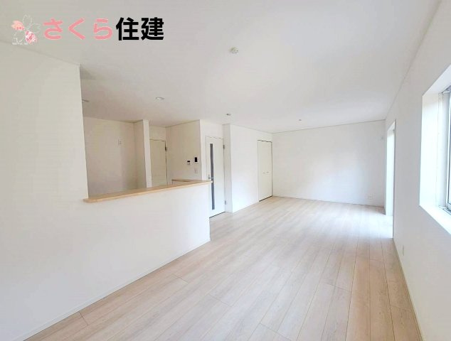 クレイドルガーデン中岡本町第10　2号棟の設備|南向き18帖の広々リビング
