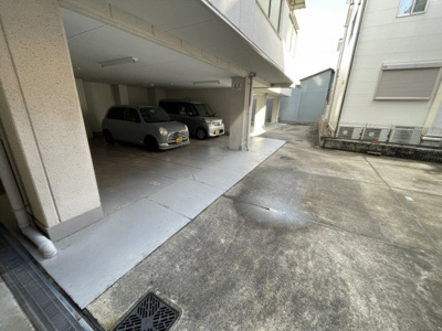 【駐車場】 | 豊富プレジデント柴島 | 駐車場があるので、車を買う予定の方も安心です