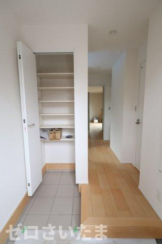 《仲介手数料無料》南区白幡６丁目3新築一戸建ての玄関