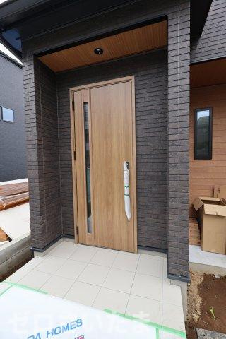 《仲介手数料無料》南区白幡６丁目3新築一戸建ての玄関