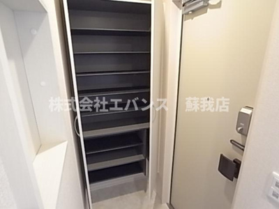 【エントランス】 | Holy Lands(ホーリーランド） | 落ち着いたエントランスです