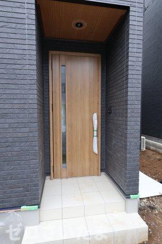 《仲介手数料無料》南区白幡６丁目1367-1新築一戸建ての玄関
